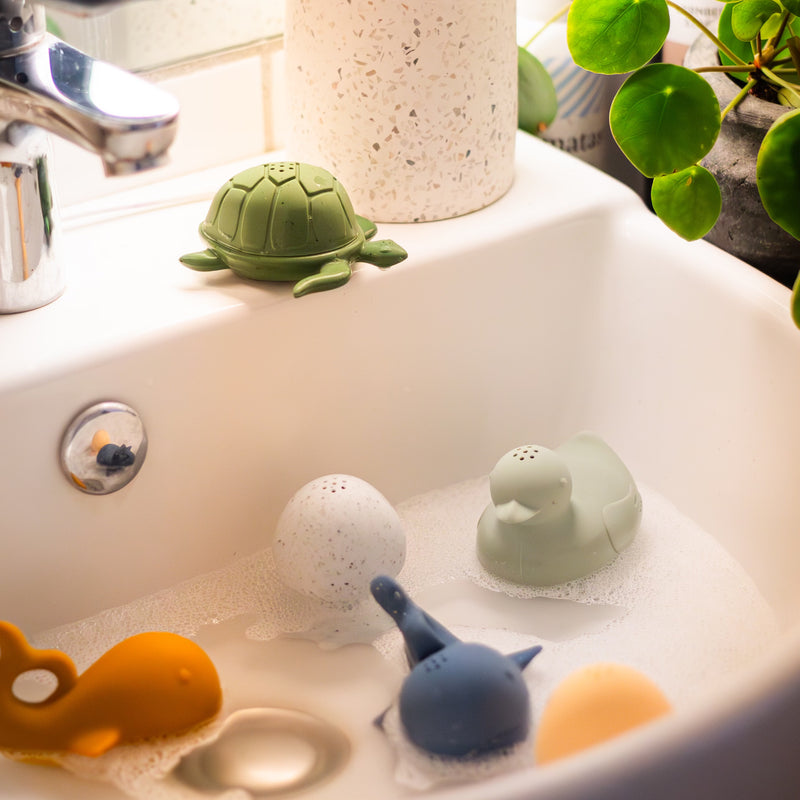 Minika bath toys